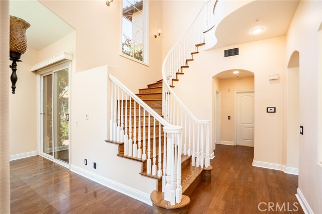 12 Savona Court, Newport Coast CA: https://media.crmls.org/medias/8c16045c-cfca-45b6-a4c0-611b79a1f0d2.jpg