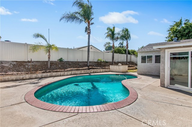 Detail Gallery Image 25 of 38 For 844 W Francis St, Corona,  CA 92882 - 4 Beds | 2 Baths