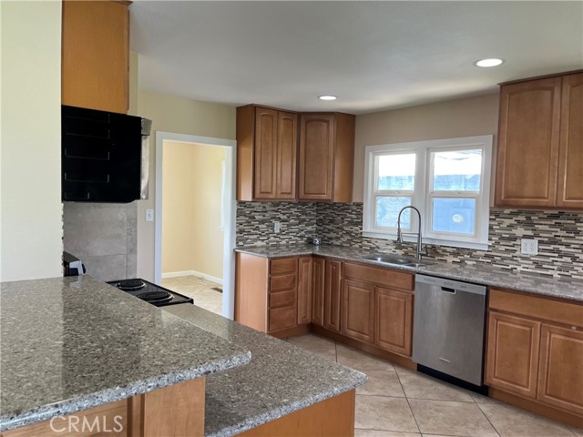 Detail Gallery Image 4 of 26 For 11122 Schafer Ave, Los Molinos,  CA 96055 - 3 Beds | 2 Baths