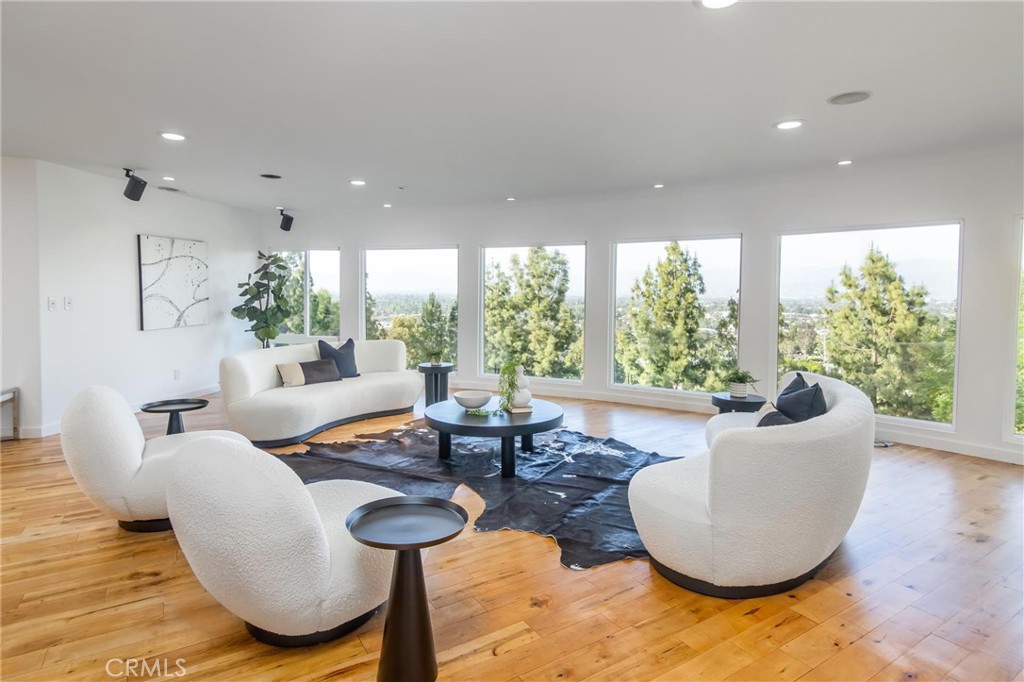 3828 Alomar Drive