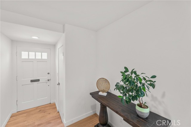 Detail Gallery Image 2 of 30 For 4745 La Villa Marina #J,  Marina Del Rey,  CA 90292 - 2 Beds | 2/1 Baths