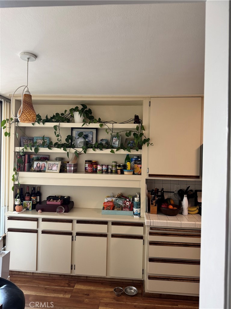 https://media.crmls.org/medias/8c191219-f9bc-45f6-965e-c57987918c7e.jpg?preset=X-Large