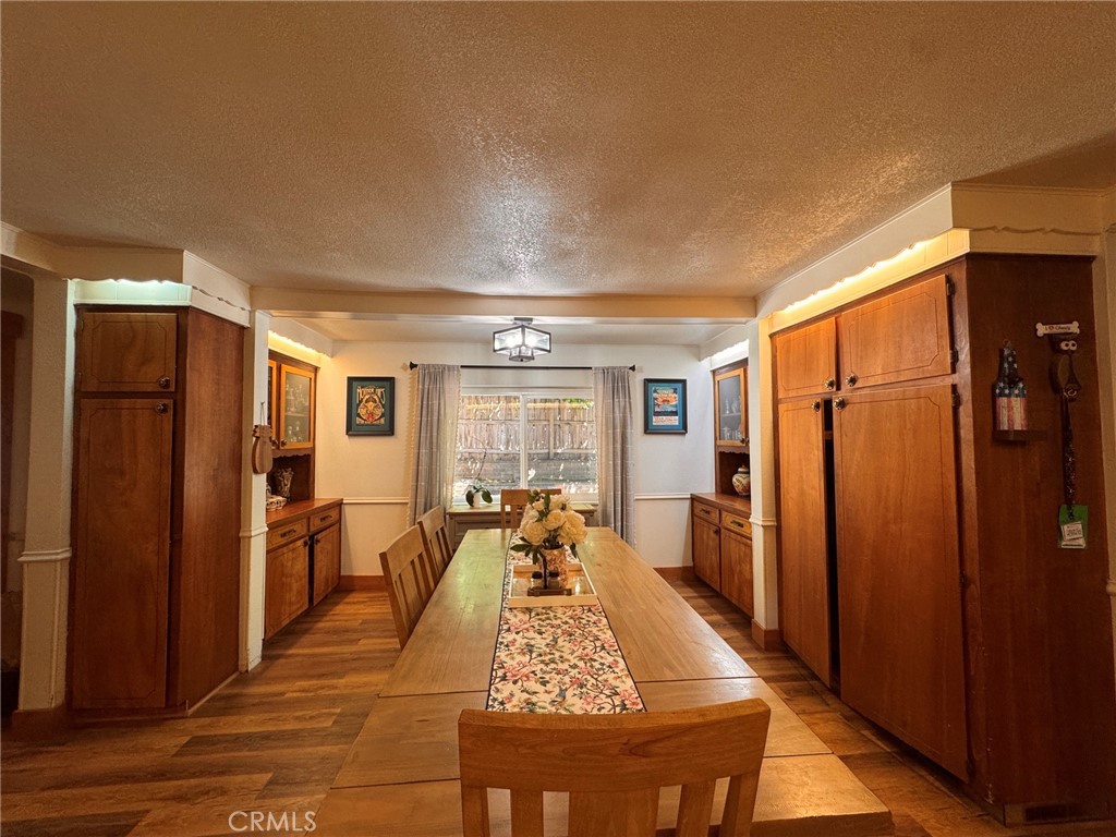 https://media.crmls.org/medias/8c19564e-f0f9-45b5-895f-edec58c8426d.jpg?preset=X-Large