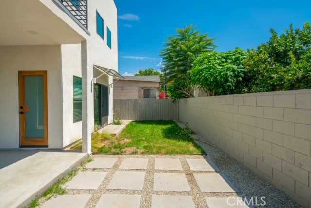 2672 Newell Street, Los Angeles CA: https://media.crmls.org/medias/8c19b3f0-f9f5-4006-9d40-1a818cc04350.jpg