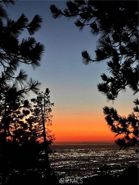 1 Fredalba Road, Running Springs CA: https://media.crmls.org/medias/8c19e3d5-5747-492b-ac11-3001a43cdb62.jpg