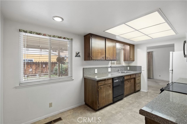 Detail Gallery Image 14 of 52 For 1 Cottage Cir, Chico,  CA 95926 - 3 Beds | 2 Baths