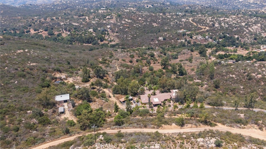 https://media.crmls.org/medias/8c1bc8c4-f677-4857-aa2c-d1ce629d0f00.jpg?preset=X-Large