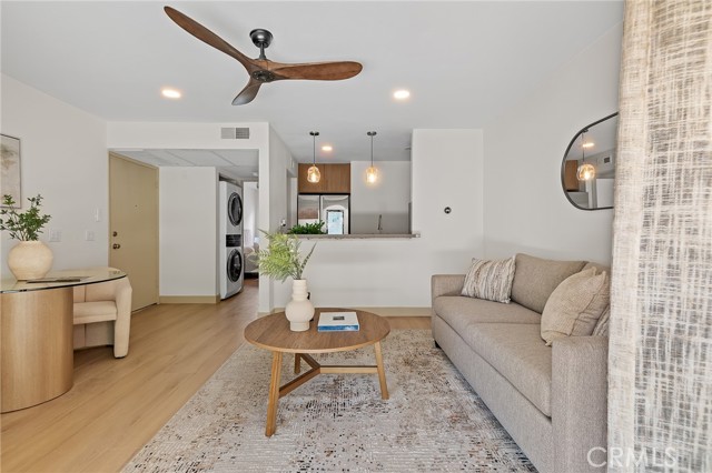 Detail Gallery Image 6 of 41 For 120 Lemon #34,  Irvine,  CA 92618 - 1 Beds | 1 Baths