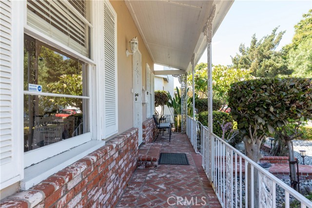 3139 Chestnut Avenue, Long Beach CA: https://media.crmls.org/medias/8c1ce3a0-200b-479a-8c8e-5ce78bbad7de.jpg