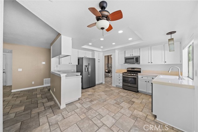 39812 Barcelona, Murrieta CA: https://media.crmls.org/medias/8c1cf6f5-6e19-4101-bbc6-2c2fe9f460f7.jpg