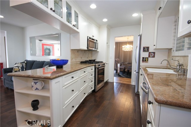 Detail Gallery Image 13 of 57 For 10211 Cliff Dr, Huntington Beach,  CA 92646 - 4 Beds | 3 Baths