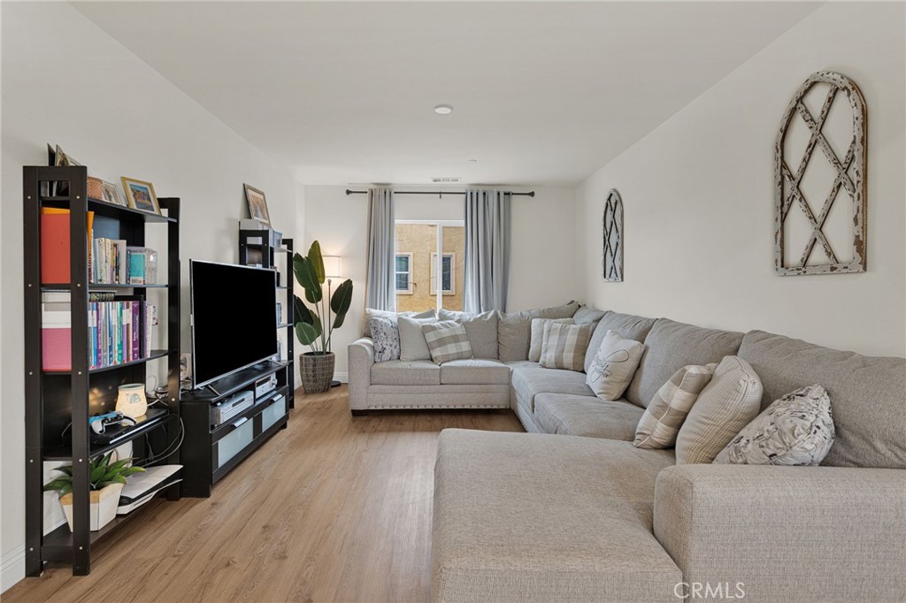 MLS #DW25261421 image #27