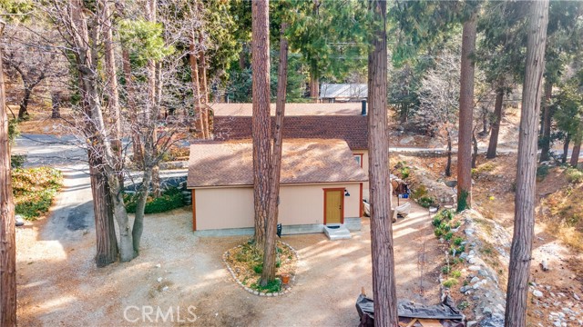 Detail Gallery Image 7 of 29 For 40300 Valley of the Falls, Forest Falls,  CA 92339 - 3 Beds | 2 Baths