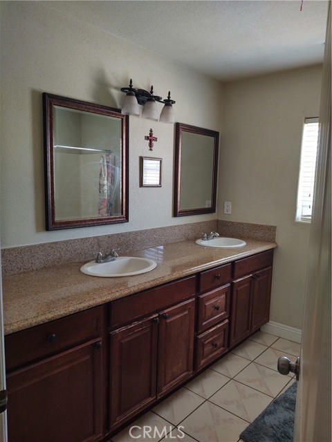 9373 Nevada Road, Phelan CA: https://media.crmls.org/medias/8c1e5796-e2c0-40dc-9939-3130fd84559f.jpg