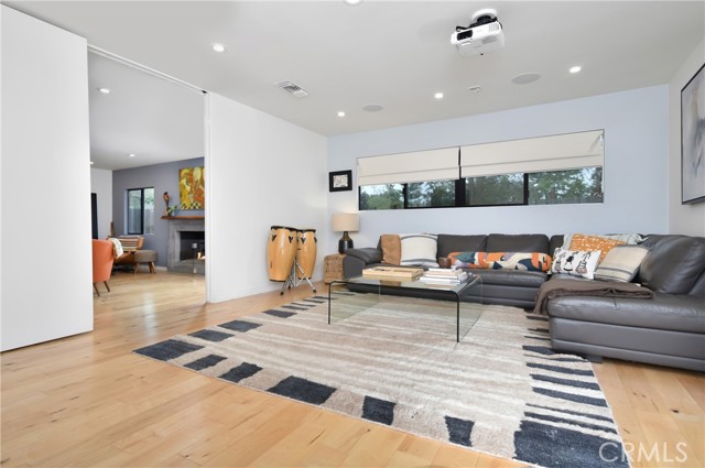 4751 Del Moreno Drive, Woodland Hills CA: https://media.crmls.org/medias/8c1e6553-90ec-4d7f-a2a5-73223acbfaa6.jpg