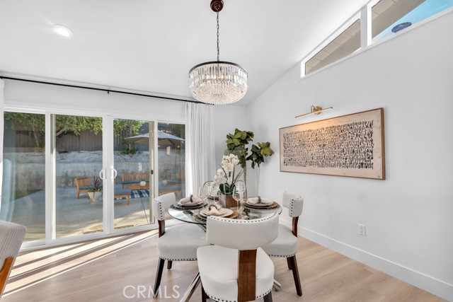 Detail Gallery Image 10 of 41 For 11722 Hayvenhurst, Granada Hills,  CA 91344 - 4 Beds | 3 Baths