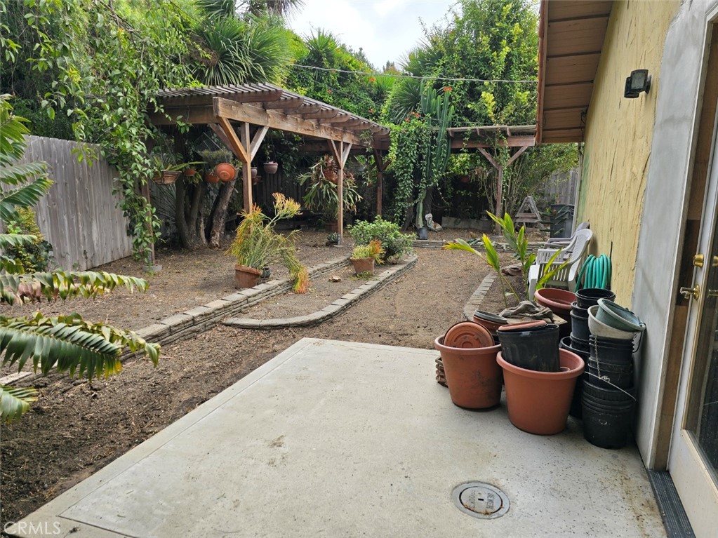 https://media.crmls.org/medias/8c1ee68c-39f0-4a4c-93b4-d082a37743fd.jpg?preset=X-Large