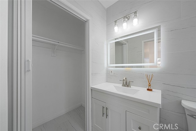 Detail Gallery Image 6 of 21 For 12930 Gilmore Ave, Los Angeles,  CA 90066 - 3 Beds | 2 Baths