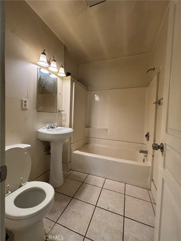 https://media.crmls.org/medias/8c1fdac8-27b0-46fc-baf3-75bb66ecb46a.jpg?preset=X-Large