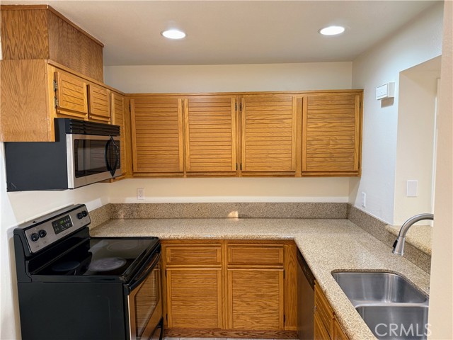 Detail Gallery Image 2 of 16 For 25671 Le Parc #85,  Lake Forest,  CA 92630 - 2 Beds | 1 Baths