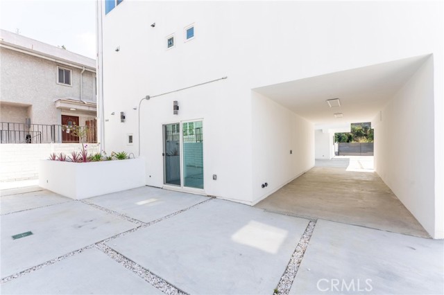 6845 N Haskell Avenue, Lake Balboa CA: https://media.crmls.org/medias/8c209ab8-cd66-4902-8858-b1ab22331856.jpg