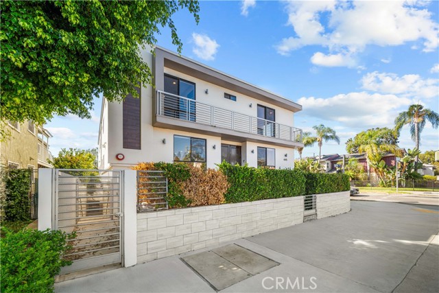 Detail Gallery Image 3 of 45 For 4485 Hazeltine Ave #1,  Sherman Oaks,  CA 91423 - 2 Beds | 2/1 Baths