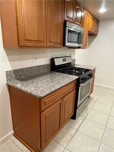 Detail Gallery Image 12 of 14 For 6141 Marbrisa, Huntington Park,  CA 90255 - 1 Beds | 1 Baths