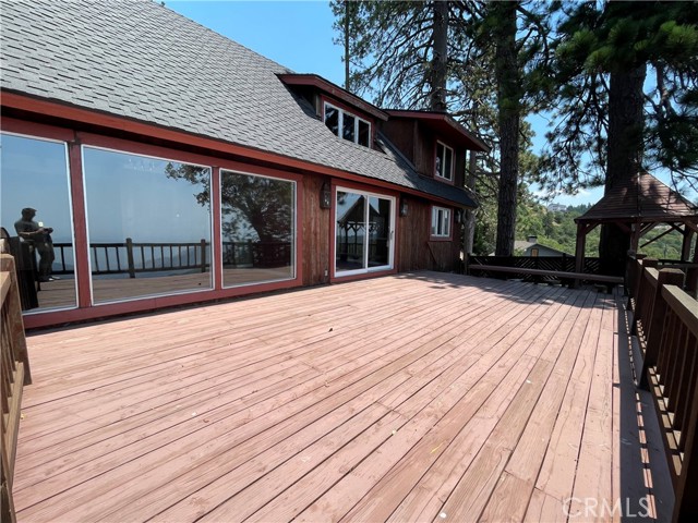 28665 Willow Road, Lake Arrowhead CA: https://media.crmls.org/medias/8c21e85c-cfaa-4ee7-a8e5-23a2d178a06d.jpg