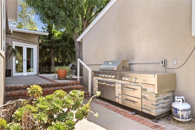 4855 Arcola Avenue, Toluca Lake CA: https://media.crmls.org/medias/8c21f4b8-674d-4d7f-832a-5f04db69abc4.jpg
