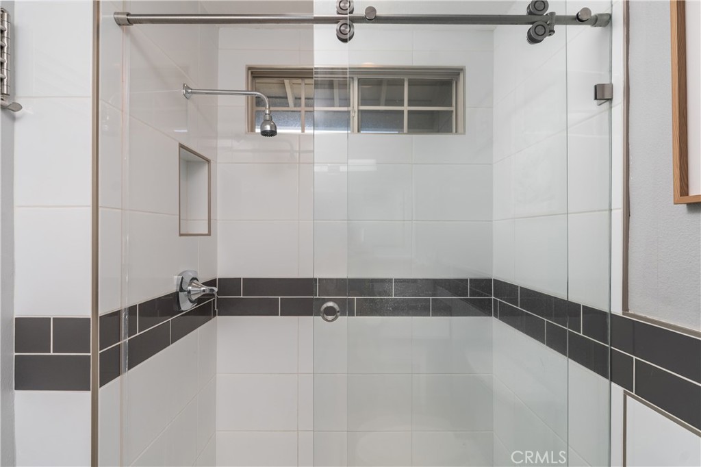 https://media.crmls.org/medias/8c23527f-e1f1-44a3-b531-fa8e708ab885.jpg?preset=X-Large