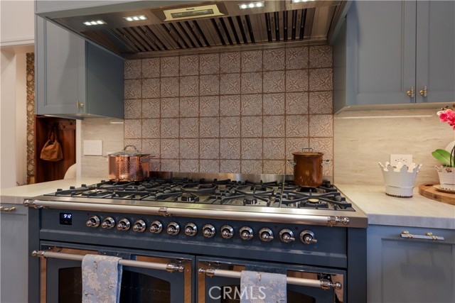 The unique custom tile is the perfect backdrop for the stunning ILVE Nostalgie II range that combines classic Italian craftsmanship with modern professional-grade performance.