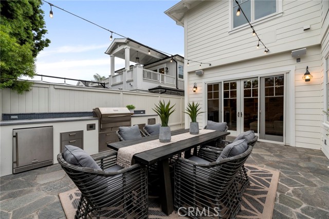 652 26th Street, Manhattan Beach, California 90266, 5 Bedrooms Bedrooms, ,2 BathroomsBathrooms,Residential,Sold,26th,SB21213872