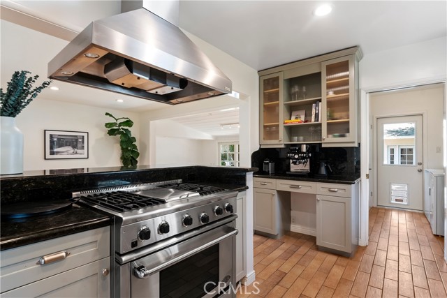 4634 Nagle Avenue, Sherman Oaks CA: https://media.crmls.org/medias/8c24fb3e-9858-49f6-942f-d3d6f3622a89.jpg