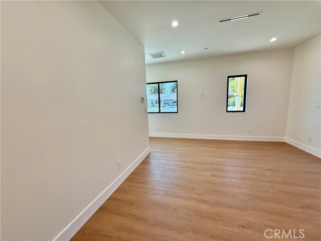 22132 Gault Street, Canoga Park CA: https://media.crmls.org/medias/8c253424-d55e-4b3d-b745-c8ccbb070fa1.jpg