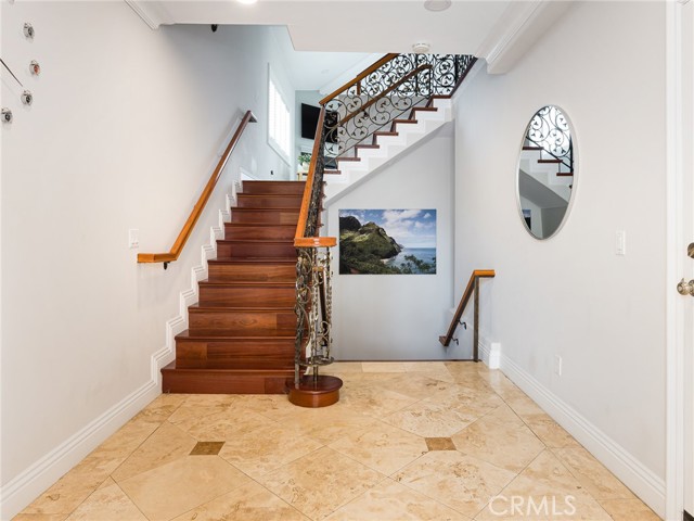 229 N Juanita Avenue, Redondo Beach CA: https://media.crmls.org/medias/8c258bfc-f3f9-41a7-ac71-fd3a38134be1.jpg