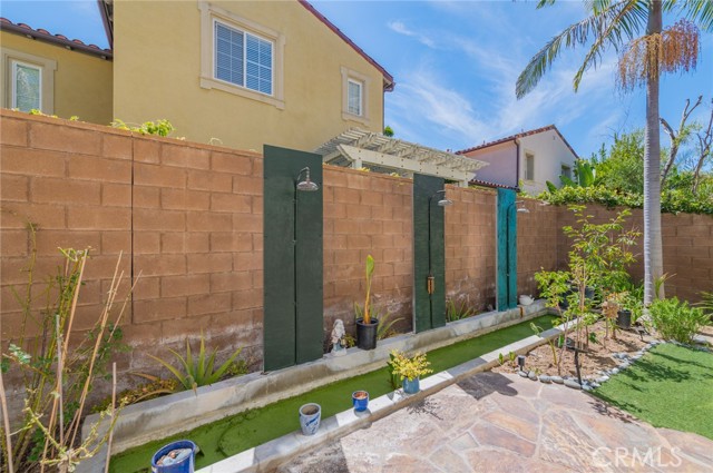 22 Arborside, Irvine CA: https://media.crmls.org/medias/8c259243-ecda-418a-8941-dd0986d7229f.jpg