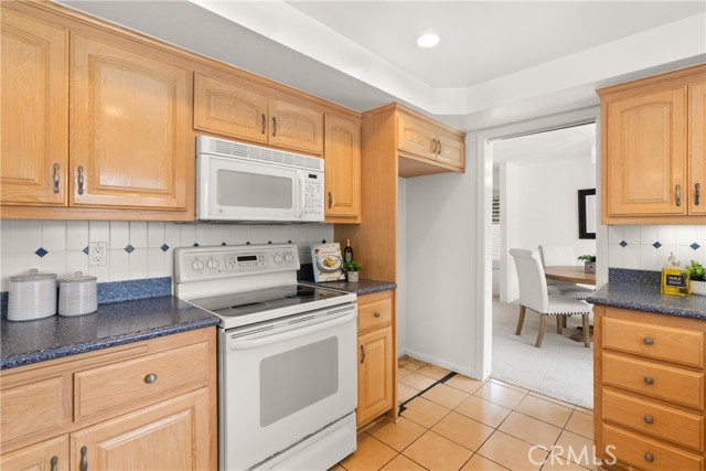 Detail Gallery Image 13 of 52 For 21941 Oceanview Ln, Huntington Beach,  CA 92646 - 4 Beds | 2/1 Baths