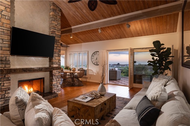 Detail Gallery Image 3 of 30 For 3 White Water Dr, Corona Del Mar,  CA 92625 - 3 Beds | 3/1 Baths