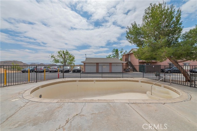16518 Avalon Avenue, Victorville CA: https://media.crmls.org/medias/8c280408-50bd-4ed7-8f9b-96118a930429.jpg