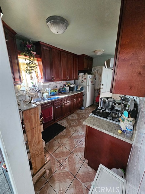 Detail Gallery Image 4 of 22 For 351 E 92nd, Los Angeles,  CA 90003 - 3 Beds | 2 Baths