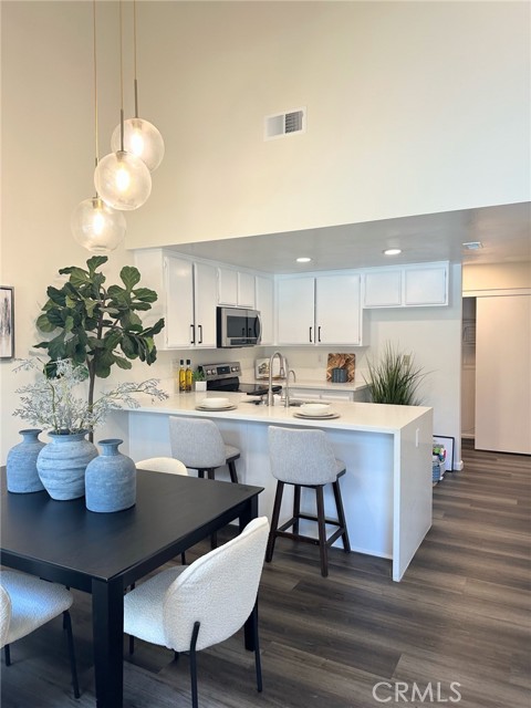302 Lemon Grove, Irvine CA: https://media.crmls.org/medias/8c286acf-a448-4084-8c96-b1c45e2dda08.jpg