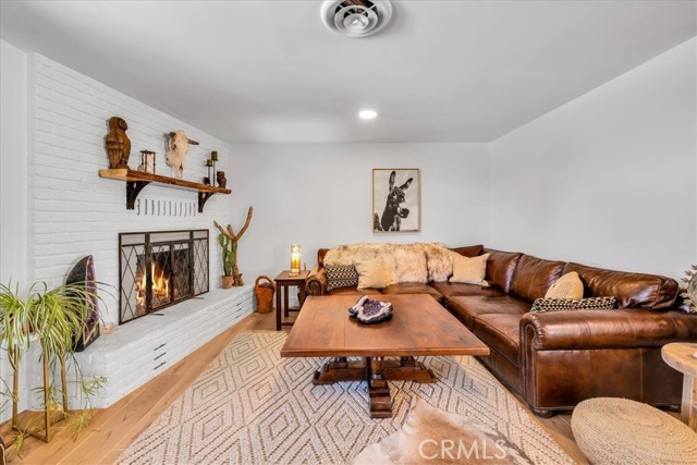9124 Joshua Lane, Yucca Valley CA: https://media.crmls.org/medias/8c290bef-775d-4b56-834c-bea0cf19c86e.jpg