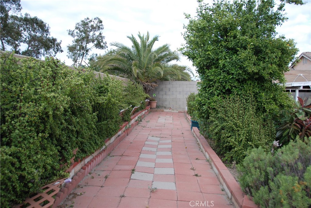 https://media.crmls.org/medias/8c2934d7-98a9-4d54-9330-7a4a06c69f3c.jpg?preset=X-Large