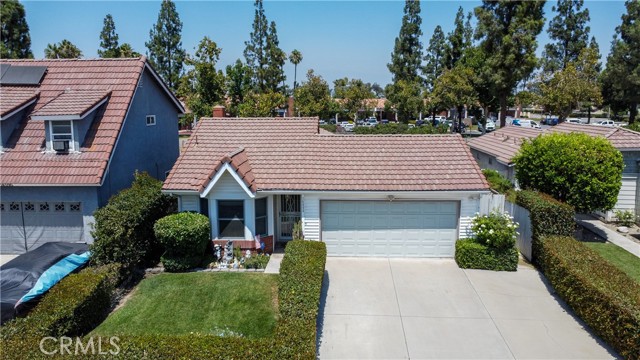 Detail Gallery Image 4 of 27 For 14096 Hillcrest Dr, Fontana,  CA 92337 - 3 Beds | 2 Baths