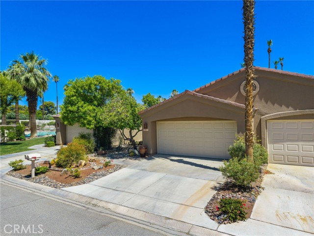 76022 Honeysuckle Drive, Palm Desert CA: https://media.crmls.org/medias/8c2a9bdb-e14e-4057-bda9-a712103fd65d.jpg
