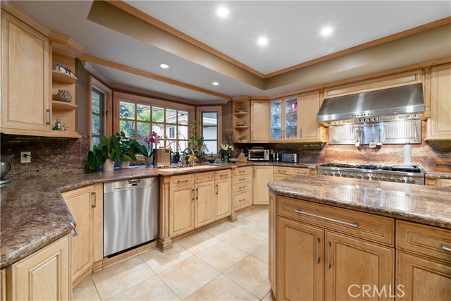 6011 Paseo La Vista, Woodland Hills CA: https://media.crmls.org/medias/8c2b0b9e-f6a8-4680-87d5-e4701c702e0a.jpg