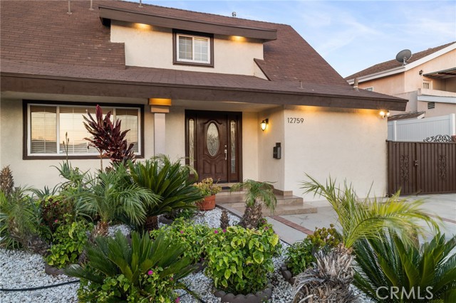 Detail Gallery Image 1 of 52 For 12759 Elkwood St, North Hollywood,  CA 91605 - 4 Beds | 3 Baths
