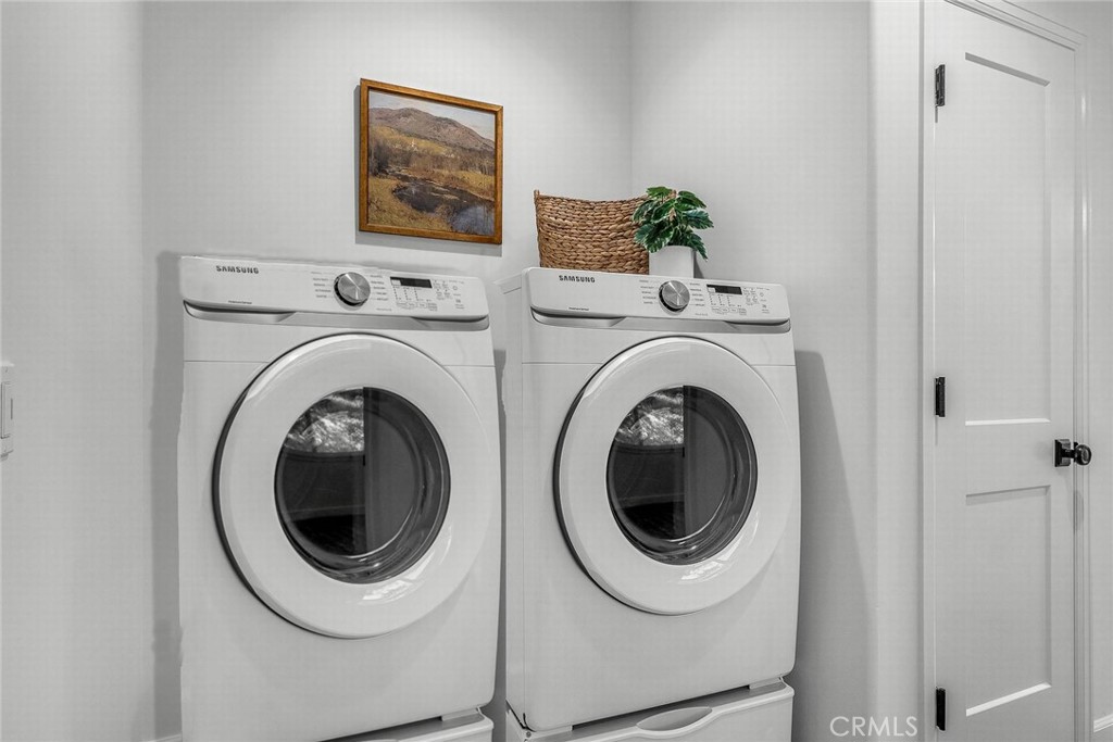 https://media.crmls.org/medias/8c2cb955-8b4a-45d6-b2d9-d8b9d1b584b0.jpg?preset=X-Large