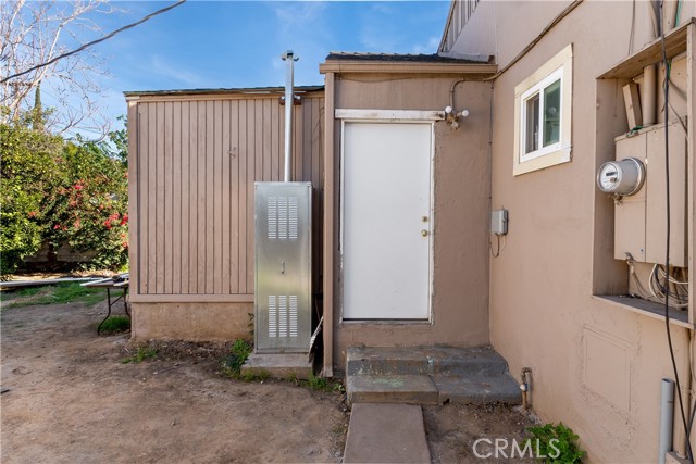 Detail Gallery Image 9 of 22 For 3367 Holding, Riverside,  CA 92501 - 2 Beds | 2 Baths