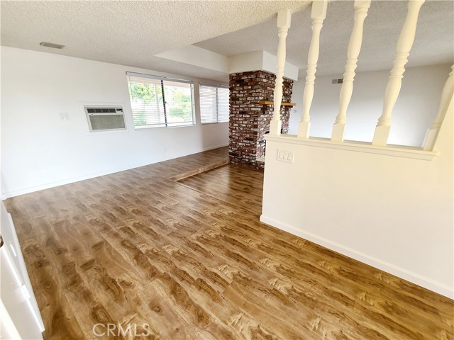 1463 Strawberry Hill Road, Thousand Oaks CA: https://media.crmls.org/medias/8c2eaae3-aa7a-4df4-bfc0-326ce7026cc6.jpg